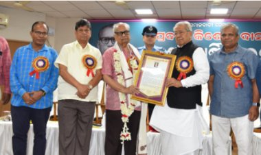 लोकतंत्र की रक्षा करना हर नागरिक का कर्तव्य - राज्यपाल श्री हरिचंदन