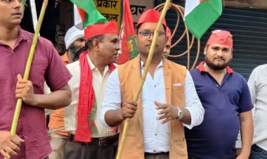 समाजवादी पार्टी ने जताया विरोध किया मणिपुर सरकार का पुतला दहन।