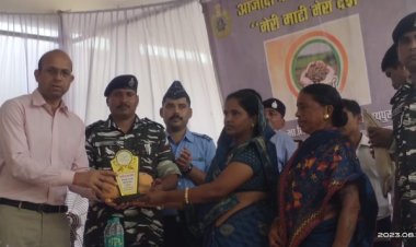 मेरी माटी मेरा देश कार्यक्रम में हुए शामिल कलेेक्टर   शहीदों सैनिकों को किया गया सम्मानित