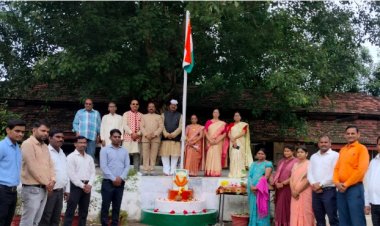 छत्तीसगढ़ संस्कृत विद्यामण्डलम् पेंशनबाड़ा रायपुर कार्यालय में स्वतंत्रता दिवस के राष्ट्रीय पर्व पर संस्कृत विद्यामण्डलम् के अध्यक्ष