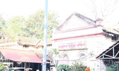 कमिश्नर कार्यालय में संभागायुक्त डॉ संजय अलंग ने किया ध्वजारोहण