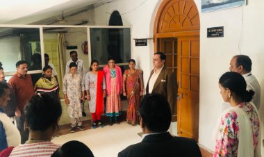 कमिश्नर डॉ. अलंग सहित अधिकारी-कर्मचारियों ने दी आजादी के शहीदों को श्रद्धांजलि