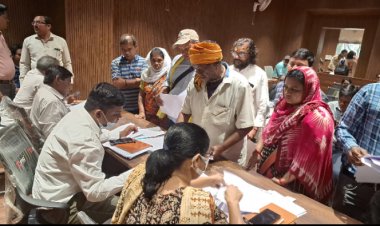 नागरिकों ने आवेदन के  साथ अधिकारियों को बताई अपनी समस्याएं   आज जनचौपाल में आये 67 आवेदन