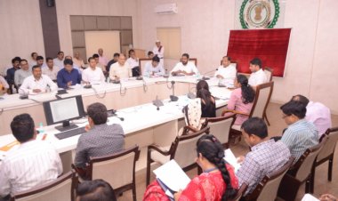 शासकीय जमीन पर कब्जा व अतिक्रमण होने पर तत्काल करें कार्रवाई   आवारा मवेशियों को पकड़कर गौठान व कांजीहाऊस में भेंजे