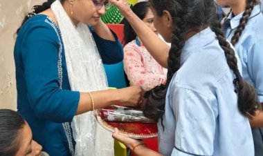 गुरुपूर्णिमा पर स्कूलों में विभिन्न कार्यक्रम   गुरूओं का तिलक लगाकर किया सम्मान