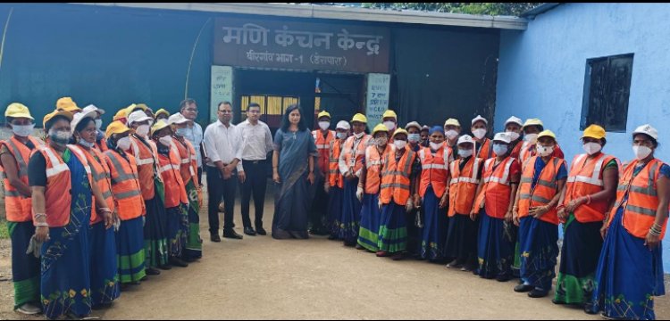 राज्य शहरी विकास अभिकरण के संयुक्त सचिव श्रीमति रूपा मिश्रा एवं सीईओ श्री शशांक पांडे ने किया बीरगांव के एसएलआरएम सेंटर का निरीक्षण