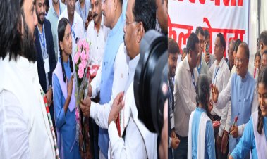 जब मुख्यमंत्री ने छात्रा से पूछा-पढ़ लिखकर क्या बनोगी, छात्रा ने कहा-पुलिस बनूंगी