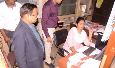 संभागायुक्त श्री कावरे ने किया तीन शासकीय कार्यालयों का औचक निरीक्षण