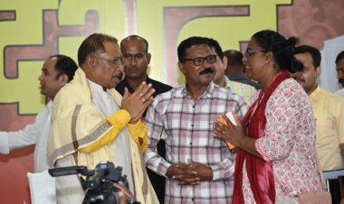 सिल्वर मेडल जीतने वाली रीबा बेन्नी के माता-पिता ने जनदर्शन में मुलाकात कर मुख्यमंत्री का जताया आभार