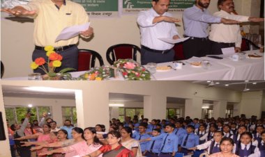 देशव्यापी नशामुक्ति अभियान के तहत छात्राओं को समाज को नशा मुक्त करने की दिलाई गई शपथ