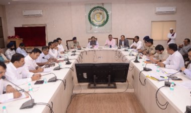 संभागायुक्त श्री कावरे व पुलिस महानिरीक्षक श्री मिश्रा ने ली सड़क सुरक्षा समिति की बैठक