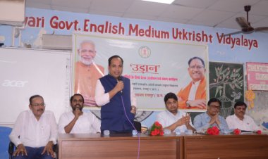 कलेक्टर डाॅ. गौरव सिंह ने उड़ान कार्यक्रम के माध्यम से स्कूल के विद्यार्थियों को बताए सफलता के मूलमंत्र