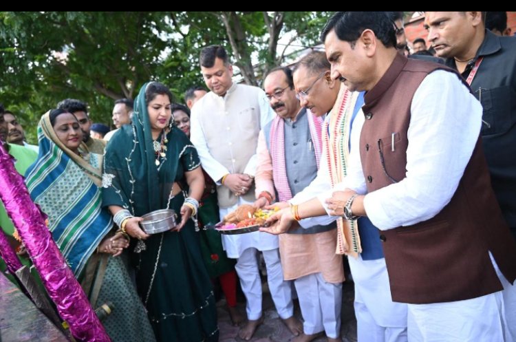 मरीन ड्राइव का नाम बदलकर तेलीबांधा ड्राइव करने की साहू समाज की मांग*   *मुख्यमंत्री ने दिया गंभीरता से विचार कर कार्यवाही का आश्वासन*