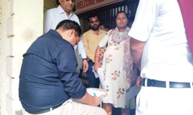 कलेक्टर डाॅ. गौरव सिंह ने जनदर्शन में सुनी आम नागरिकों की समस्याएं