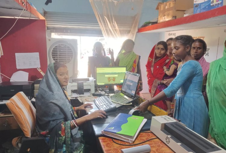 लखपति दीदी के सपने हो रहे साकार, बच्चों का भविष्य कर रही सुरक्षित