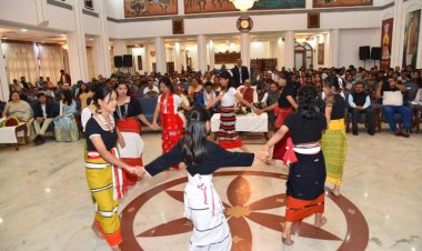 शबरी कल्याण आश्रम की छात्राओं ने राज्यपाल श्री डेका को दी असम-नागालैंड राज्य स्थापना दिवस की शुभकामनाएँ