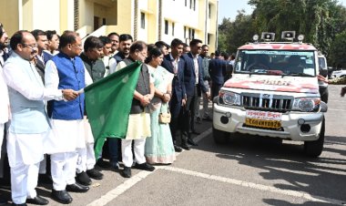 मुख्यमंत्री ने 'टीम प्रहरी' के छह वाहनों को हरी झंडी दिखाकर रवाना किया