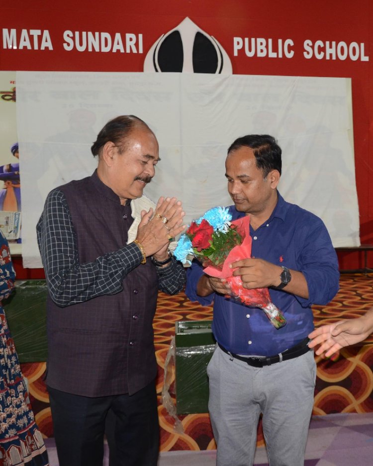 कार्यकाल के अंतिम क्षणों तक कार्य करना वाला अधिकारी  कर्मवीर- कलेक्टर डॉ सिंह