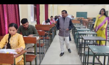 संभागायुक्त श्री कावरे ने विभागीय परीक्षा का किया निरीक्षण