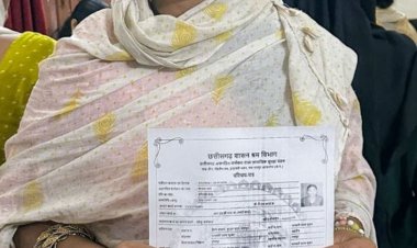 सुशासन तिहार का असरः आवेदनों पर कार्रवाई शुरू   मजदूर कार्ड पाकर खुशी से खिला श्रीमती काव्या बाघ का चेहरा