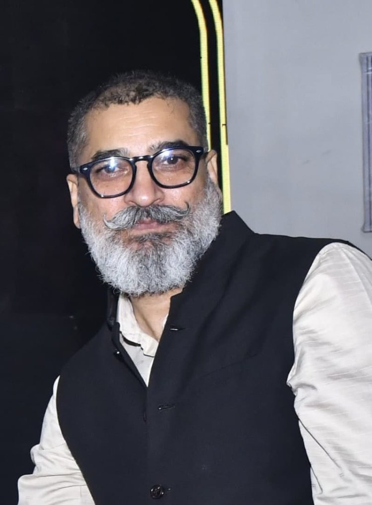 मोहन भागवत* का हालिया बयान, जिसमें उन्होंने दावा किया कि "संघ ने हमेशा तिरंगे का सम्मान किया, उसे सम्मान दिया और उसकी रक्षा की,"