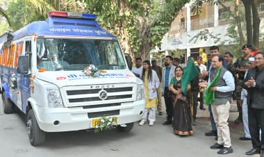 पीएम जनमन योजना के तहत बिलासपुर जिले को मिली 3 मोबाइल मेडिकल यूनिट  कलेक्टर ने हरी झंडी दिखाकर किया रवाना