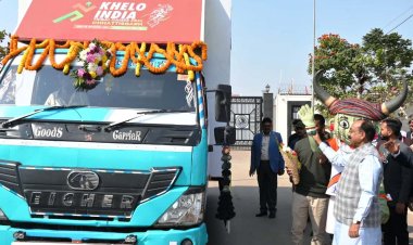 उप मुख्यमंत्री श्री अरुण साव ने खेलो इंडिया नेशनल ट्राइबल गेम्स के लिए मशाल गौरव यात्रा को दिखाई हरी झंडी