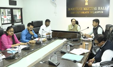 कलेक्टर ने टीएल बैठक में की योजनाओं की समीक्षा लक्ष्य हासिल करने अधिकाधिक दौरा करें अधिकारी एटीएम की तर्ज पर कार्ड से मिलेगा पीडीएस राशन