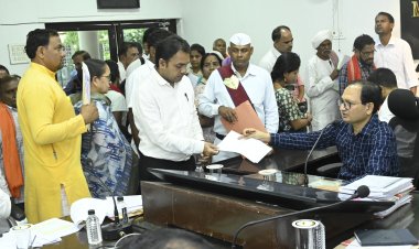 कलेक्टर ने जनदर्शन में सुनी लोगों की समस्याएं   *अधिकारियों को दिए आवश्यक कार्यवाही के निर्देश