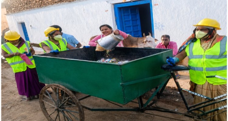 कचरे को बनाया कंचनः ग्राम पंचायत धरसींवा की प्रेरक पहल   डोर-टू-डोर कचरा संग्रहण से धरसीवा पंचायत को हो रही नियमित आय