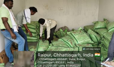 अवैध उर्वरक पर जिला प्रशासन की कार्रवाई, दो संस्थानों से भारी मात्रा में अवैध खाद जब्त