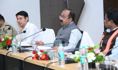उप मुख्यमंत्री श्री अरुण साव ने स्वच्छता दीदियों के नियमित स्वास्थ्य जांच और सुरक्षा किट प्रदान करने के दिए निर्देश