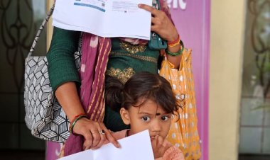 जनसमस्या निवारण शिविर में 5 मिनट में बना माँ-बेटी का आयुष्मान कार्ड
