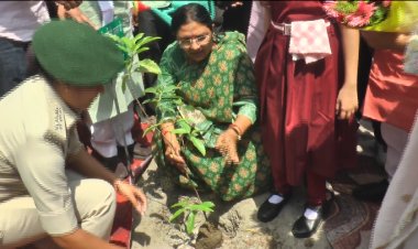 एक पेड़ मां के नाम अभियान के तहत दिया पर्यावरण संरक्षण का संदेश