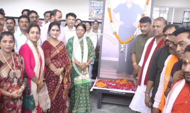 घरेलू महिलाओं से बनीं सफल उद्यमी, राधा कृष्ण महिला समूह की दीदियां बनीं लखपति