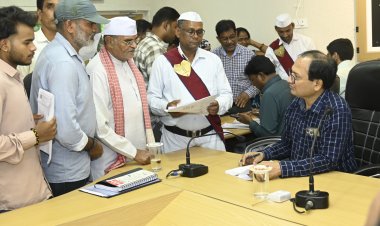 कलेक्टर ने जनदर्शन में सुनी लोगों की समस्याएं*  अधिकारियों को दिए त्वरित निराकरण के निर्देश