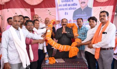 उप मुख्यमंत्री श्री अरुण साव ने 5 गांवों में लगाई चौपाल  56 लाख रुपए के विकास कार्यों की घोषणा की, युवाओं को दिए क्रिकेट किट