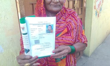 मुख्यमंत्री हेल्पलाइन 1076: एक कॉल, समाधान तत्काल   श्रीमती कमला मिश्रा का नहीं बना था राशन कार्ड, 06 घण्टे में ही बना कार्ड