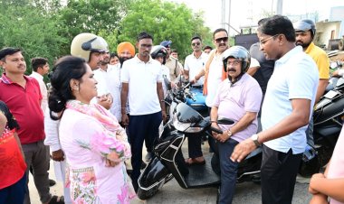 स्कूटी से शहर का निरीक्षण करने निकले उप मुख्यमंत्री श्री अरुण साव