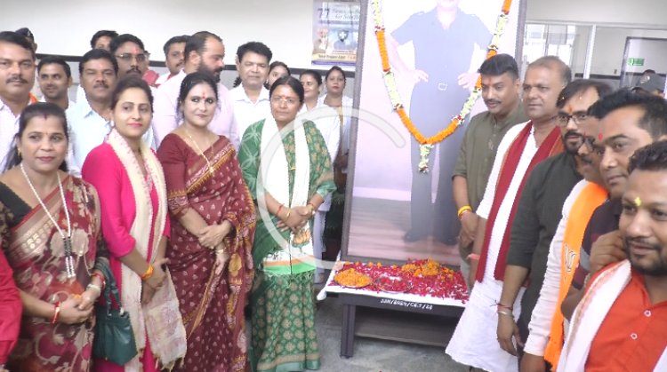 घरेलू महिलाओं से बनीं सफल उद्यमी, राधा कृष्ण महिला समूह की दीदियां बनीं लखपति