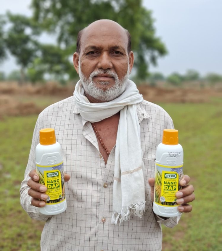 नैनो उर्वरक बना किसानों का भरोसा, अभनपुर के किसान शेषनारायण को मिल रहा बेहतर उत्पादन