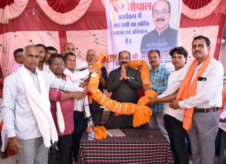 उप मुख्यमंत्री श्री अरुण साव ने 5 गांवों में लगाई चौपाल  56 लाख रुपए के विकास कार्यों की घोषणा की, युवाओं को दिए क्रिकेट किट