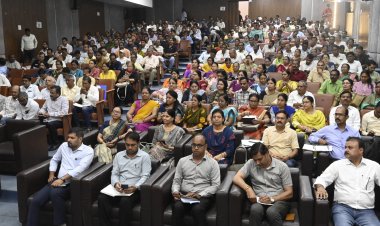 शिक्षक सिर्फ शिक्षा देने का कार्य नहीं करते, बल्कि समाज में संस्कार गढ़ते हैं : कलेक्टर श्री संजय अग्रवाल
