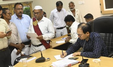 जनदर्शन में सुनी लोगों की समस्याएं  अधिकारियों को दिए त्वरित निराकरण के निर्देश