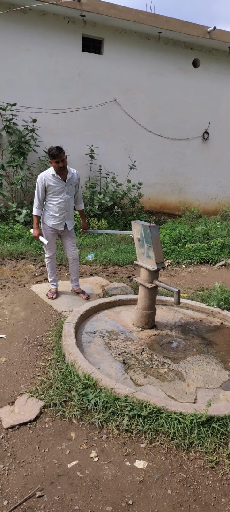 मुख्यमंत्री हेल्पलाइन से मिली त्वरित राहत  महज 8 दिनों में सुधरा हैंडपंप, ग्रामीणों के चेहरे पर लौटी मुस्कान