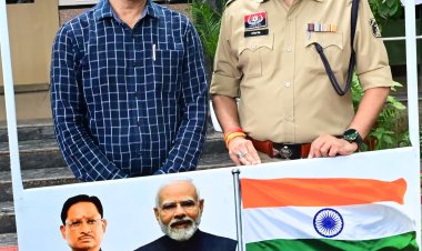 कलेक्टर संजय अग्रवाल और एसएसपी रजनेश सिंह ने जिला कार्यालय से किया हस्ताक्षर अभियान का शुभारंभ
