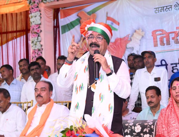 उप मुख्यमंत्री श्री अरुण साव ने स्वतंत्रता सेनानियों को किया नमन, तिरंगा यात्रा में विकसित और आत्मनिर्भर भारत बनाने का संकल्प