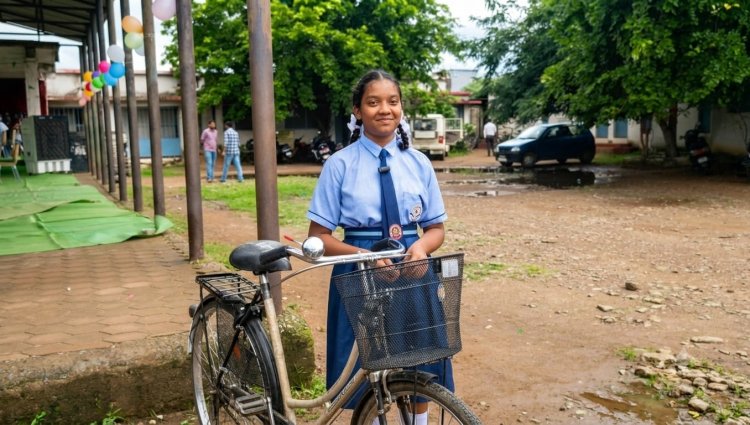 सफलता की कहानी सरस्वती साइकिल योजना से हंसिका के लिए शिक्षा की राह हुई आसान