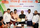 अंतरराष्ट्रीय क्रिकेटर हरलीन देओल ने हॉकी अकादमी के खिलाड़ियों से की मुलाकात, दिया मेहनत और आत्मविश्वास का मंत्र